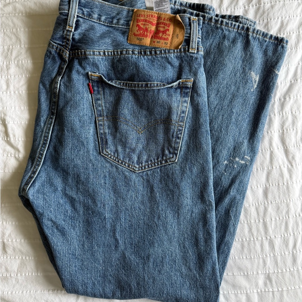 Levi's Men's Straight Jeans in Medium Blue Denim